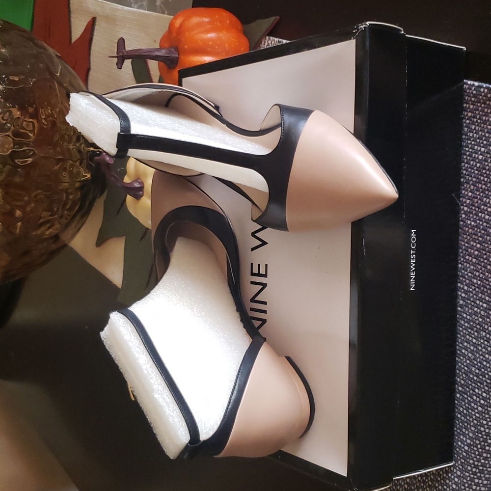 NINE WEST T STRAP FLAT